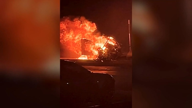 ‘Right time, right place': Restaurant workers rush to save woman from fiery Castle Hills crash linked to wanted man's arrest — KENS 5 (San Antonio)